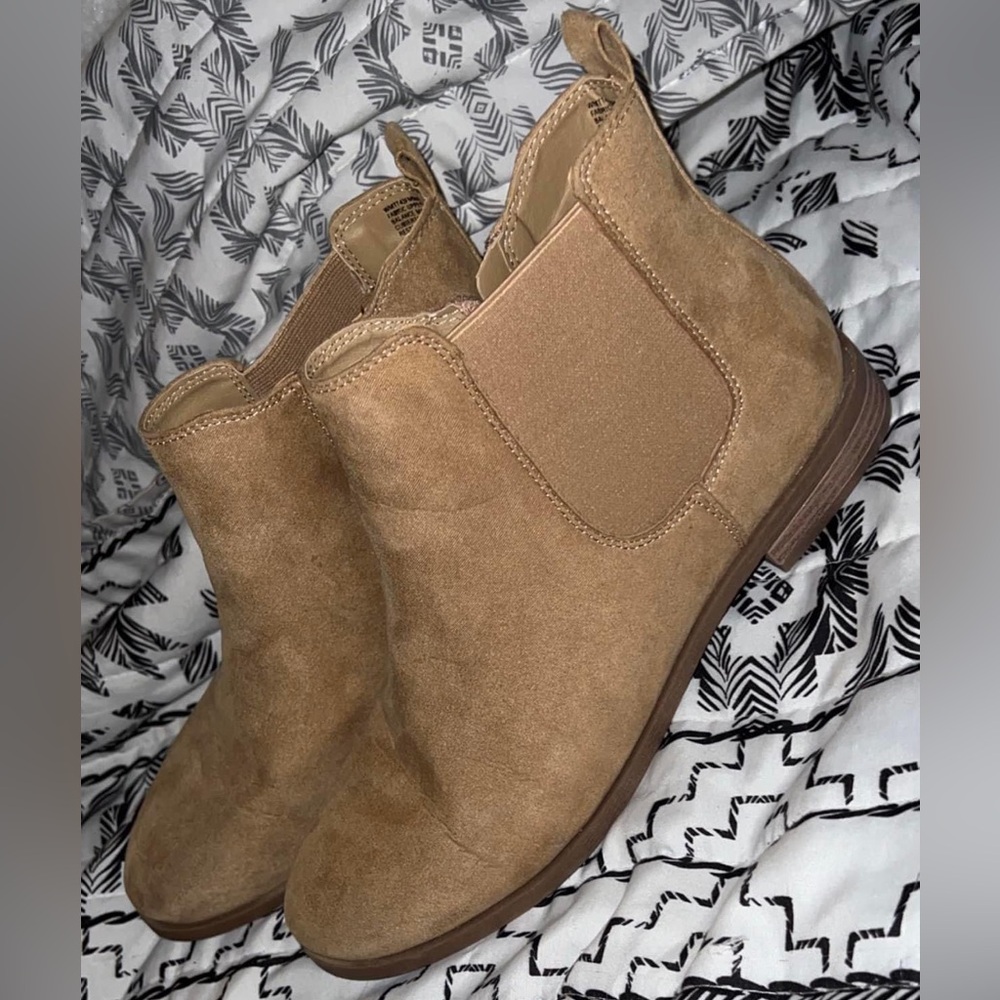 Casual brown ankle boots